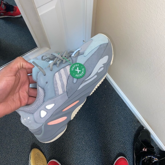 yeezy 700 ua